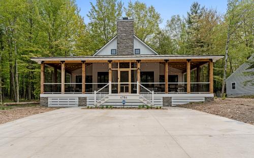 Mears Casa | Cedar Creek Cottage, across the street from Lake Michigan