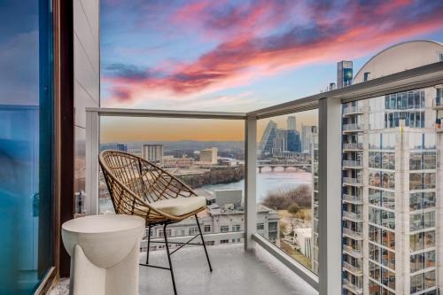 Rainey Street Historic District Casa | Cedar Door by AvantStay Brand New Condo Room in Austin w Amazing Amenities