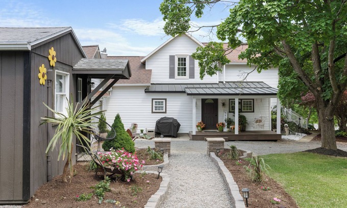 Valois Casa | Cedar Grove Cottage: garden paradise on Seneca Lake wine trail