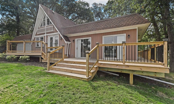 Cedar Lake Casa | Cedar Lake A-Frame near Lighthouse and Public Beach
