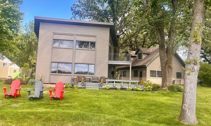 Maple Lake Casa | Cedar Lake Getaway - Lake House & Game Room w/ Loft