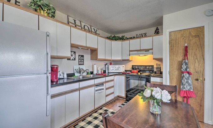 Cody Apartamento | 'cedar Mountain Hideout' By Cody Night Rodeo!