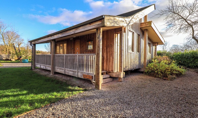 Penrith Cabaña | CEDRUS LODGE, pet friendly, character holiday cottage in Penrith