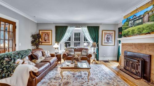 Rochester Casa | Center to all of Rochester's entertainment - 5 bedroom home