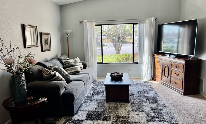 Temecula Casa | Centered near freeways/ 10min drive from the Temecula Valley Vinyards