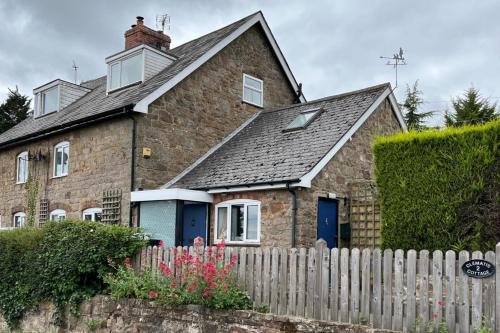 Angelbank Apartamento | Central 1-Bed - Sleeps 2 - Pet Friendly w Garden