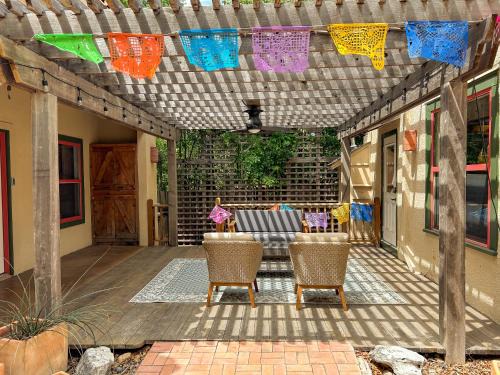 Alta Vista Apartamento | Central 1br 1ba SA Casita w full kitchen & patio