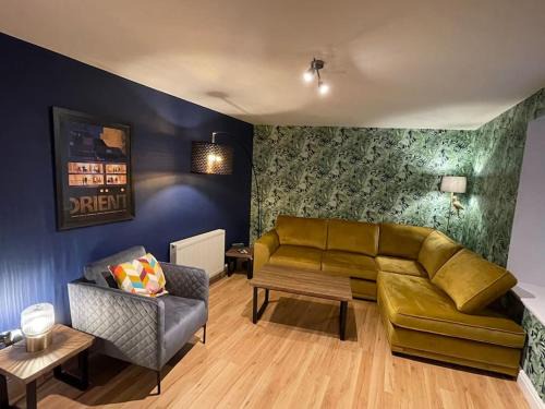 Montrose Apartamento | Central 2-Bed Flat, main door, on-street parking