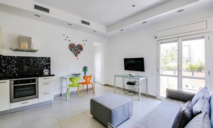 Old North Apartamento | Central 2BR in Ben Yehuda by Holiday-rentals