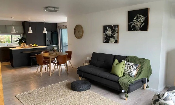 Warrnambool Casa | Central and spacious three bedroom townhouse