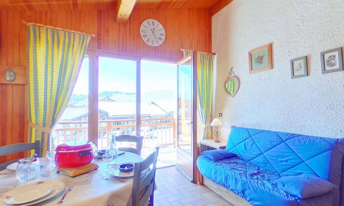 Les Saisies Apartamento | Central Apartment, 1BR & Loft, Sleeps 5 – Balcony, Sunny South-Facing, Near Shops