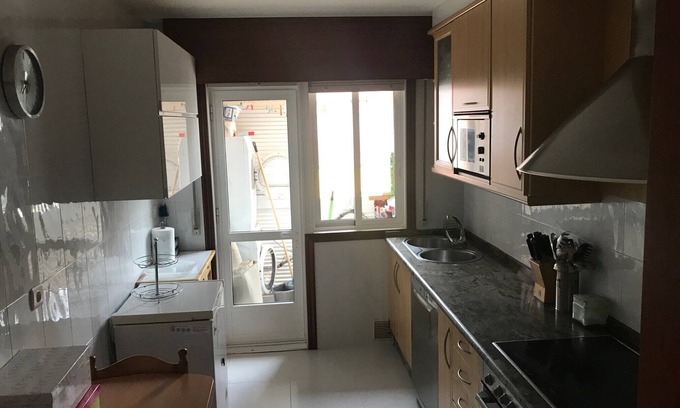 O Grove Apartamento | Piso centrico de 3 habitaciones, todo exterior y plaza de garaje incluida.