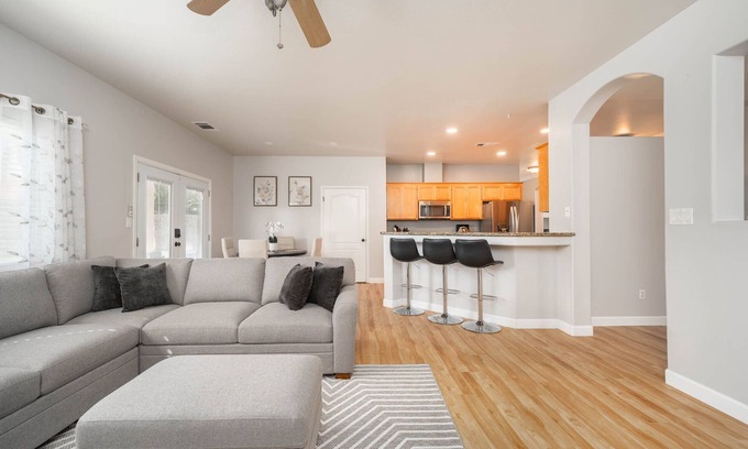 River Oaks Casa | Central bliss near parks & shops