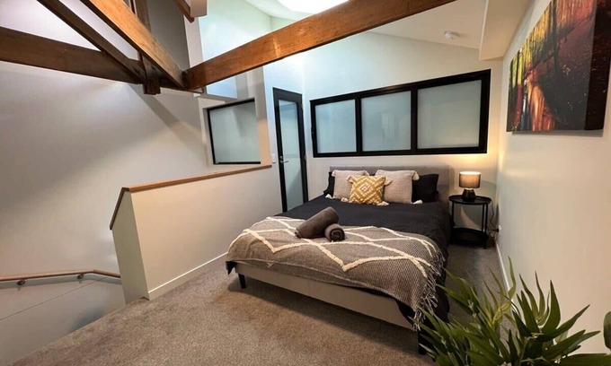 Devonport Apartamento | Central Devonport 1 Bedroom Loft Apmnt & Aircon