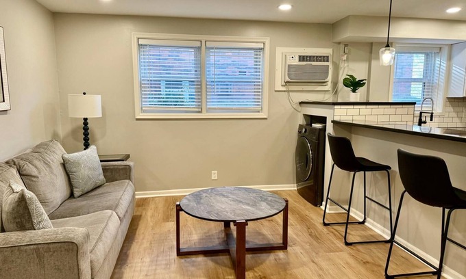 Joslyn Castle Apartamento | Central Hub: Minutes to UNMC and Dining