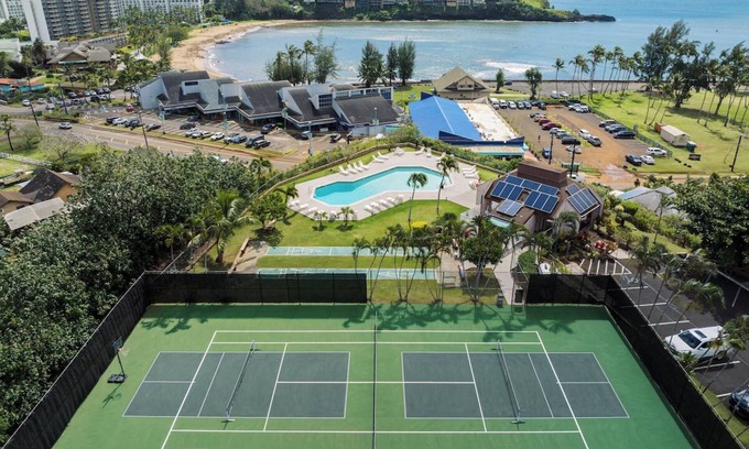 Nawiliwili Apartamento | Central Kauai Location – Walk to Beach, Enjoy Pool & Explore the Island Easily
