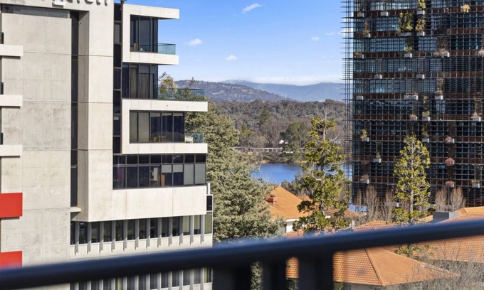 City West Apartamento | Central Lakeview Apartments