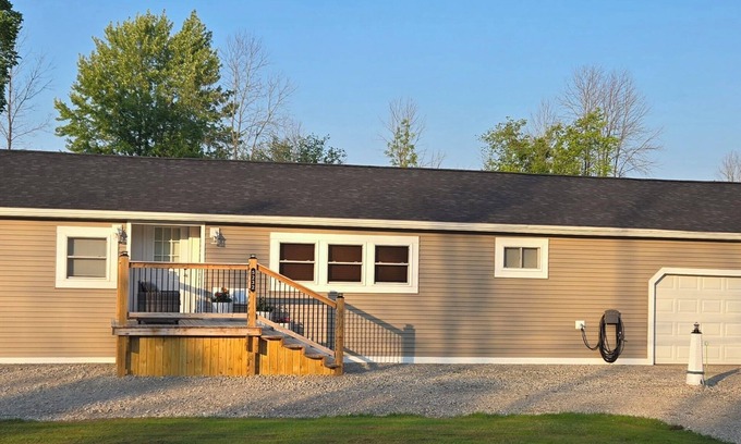 Westmoreland Casa | Central location. 5min from exit 32 NYS Thruway. 10min from Turning stone