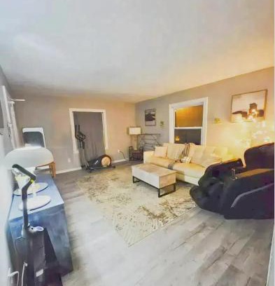 Southside Casa | Central Louisville Gem King Size Bed