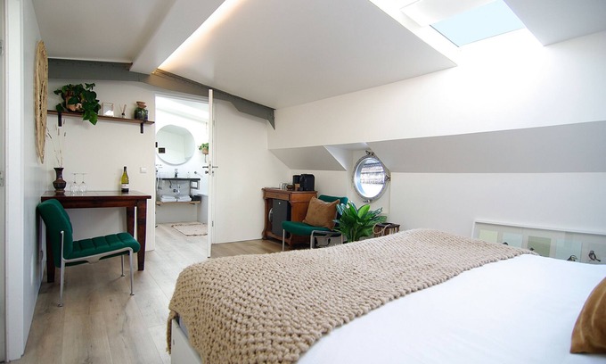 Spaarndammer en Zeeheldenbuurt Alquiler De Eote | ¡Estudio central y moderno en Eco-Houseboat!
