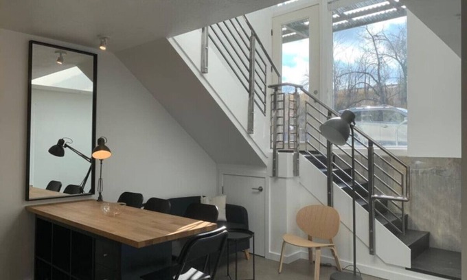 People's Freeway Apartamento | Central Ninth Lofty Sun Filled B05