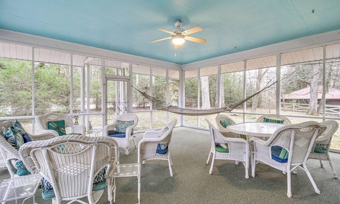 Saint Andrews Casa | Central & Ornate Sewanee Home w/ Screened-In Porch