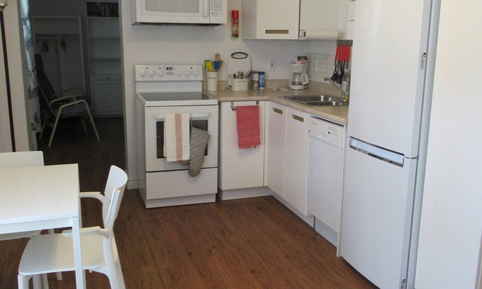 Davenport Apartamento | Central, private space for your home-away-from-home!