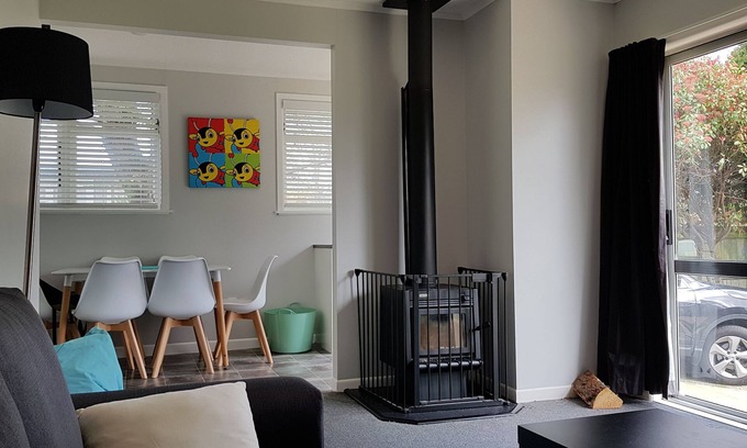 Rotorua Casa | Central Rotorua house with garden flat. Huge back yard, trampoline and fireplace