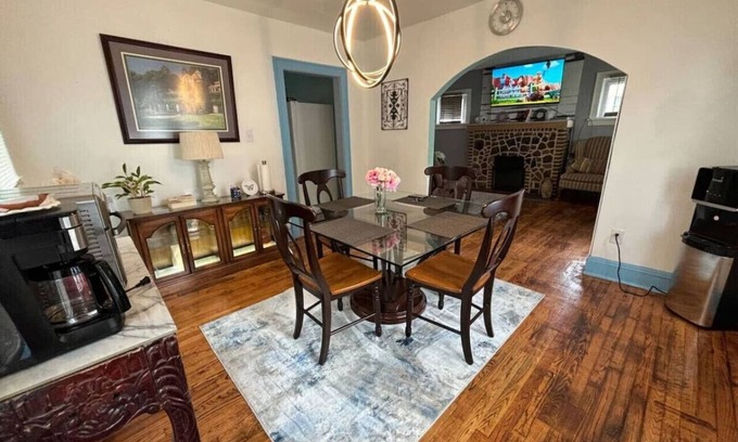 Akron Casa | Central Specious 3B 1.5B Blossom 6 miles Towpath 1