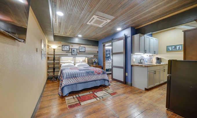 Texarkana Apartamento | Central Texarkana Studio Rental w/ Railroad Views!
