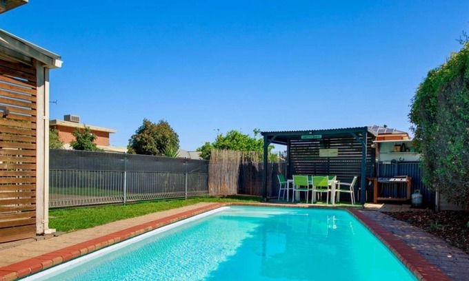 Mulwala Casa | Central to all Mulwala has to offer. Cosy and well appointed unit.