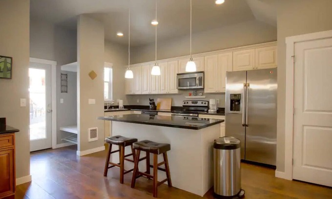 Central Tacoma Casa | Centrally Located 3-bedroom house in Tacoma. Pet friendly!