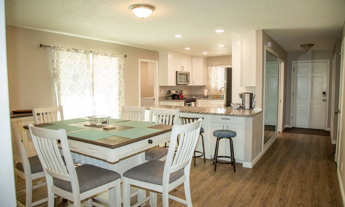 Loma Del Rey Casa | Centrally located beautiful remodeled house with 3 bedrooms, 2 bathrooms.