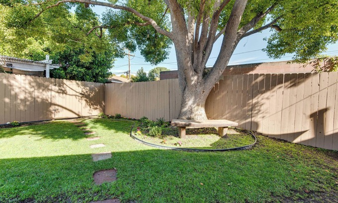 Burbank Apartamento | Centrally Located Burbank Duplex Near Hollywood!