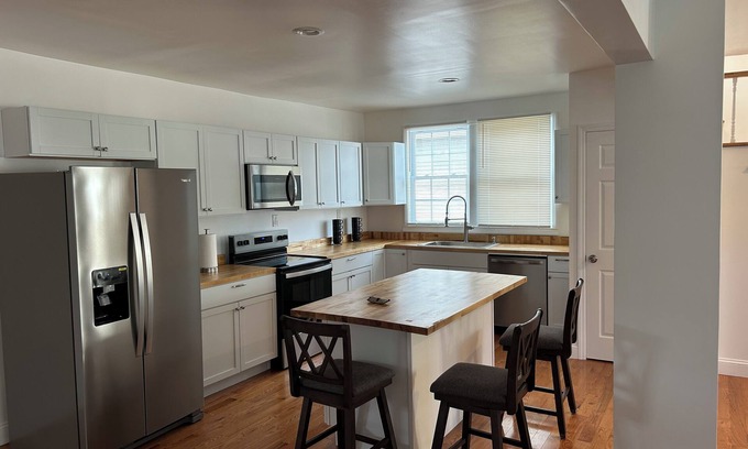 Danbury Casa | Centrally located,Close to Danbury Hospital and Wesconn Extended Stay