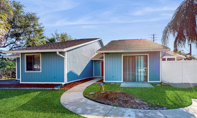 Indian Trails Casa | Centrally located dog-friendly home with beach gear & patio - snowbird-friendly