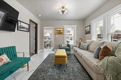Rapid City Casa | Centrally Located Fire-Pit Large Private Backyard
