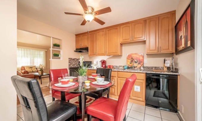 Cameron Hills Casa | Casa de 4 habitaciones totalmente renovada y ubicada en el centro