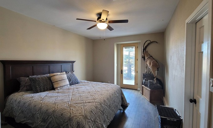 Burns Cabaña | Centrally Located Guest House only 25 mins to ski resorts and hot Springs
