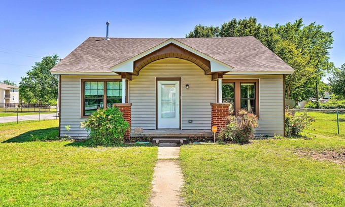 Lawton Casa | Centrally Located Lawton Home: Dogs Welcome!