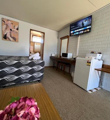 Finley Hotel | Century Motor Inn, Finley