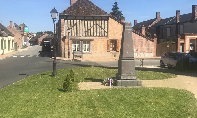 Pierrefitte-sur-Sauldre Casa | Château region/Sancerre Loire Valley large family house! Spacious w/courtyard!