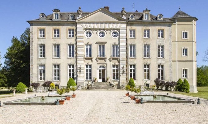 Pleurs Otro | Château en Campagne