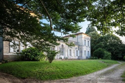 Pessac-sur-Dordogne Cama Y Desayuno | Château Le Méjean
