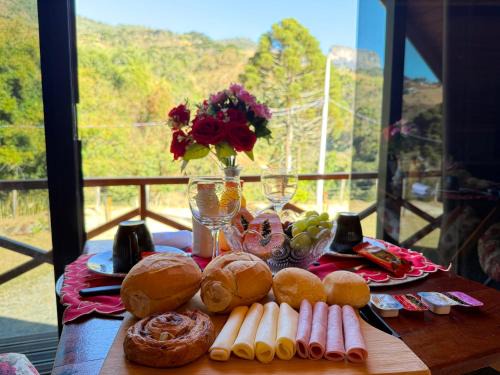 Sao Bento do Sapucai Apartamento | Chalé Embahu com Hidromassagem e Lareira