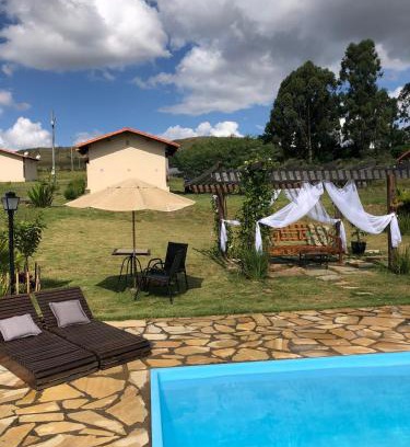 Carrancas Cabina | Chalés Apuã - 500 metros da Cachoeira - Piscina - Horários Estendidos