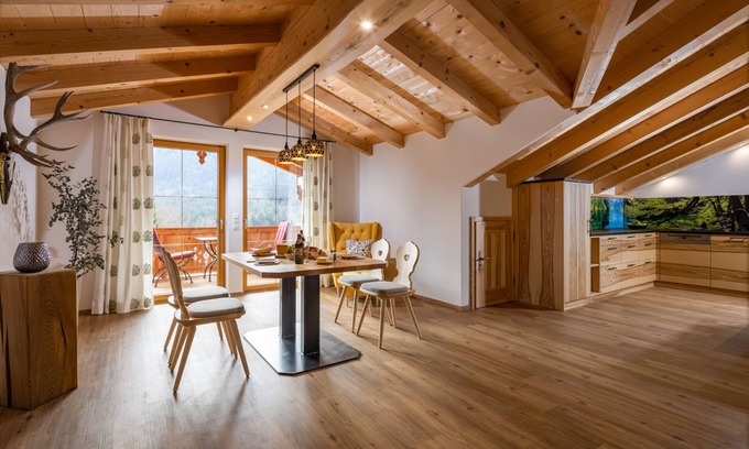 Bischofswiesen Apartamento | Chalet apartment Himmelszelt for 2 persons, 80 m², bedroom, shower/WC, bathroom