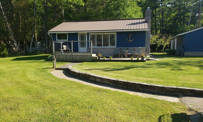 Port Franks Cabaña | "Chalet Bleuet" -- Enjoy this cozy, 4 season cottage near Port Franks beach!