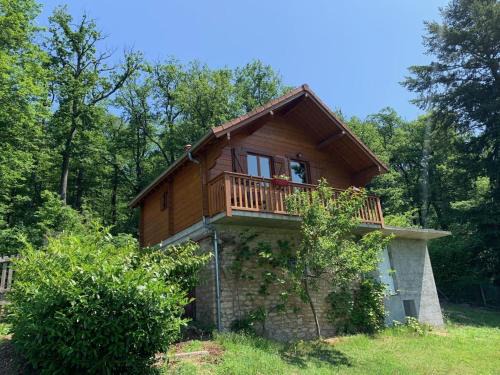 Saint-Bonnet-Troncais Apartamento | Chalet cosy avec vue nature, idéal pour activités en plein air - FR-1-489-445