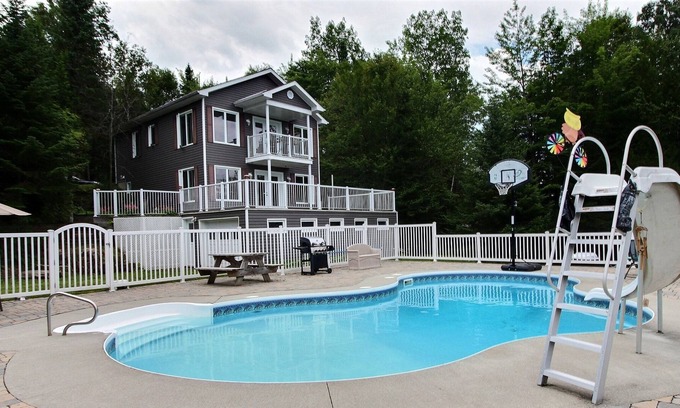 Temiscouata Regional County Municipality Chalet De Esquí | Chalet Domedani Cabin sur le lac